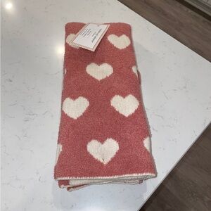 New Cupcakes & Cashmere Heart Kitchen Towels